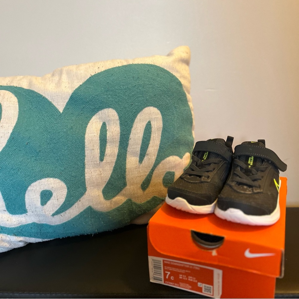 Nike toddler boy sneakers size 7C.  Barely worn. In good condition